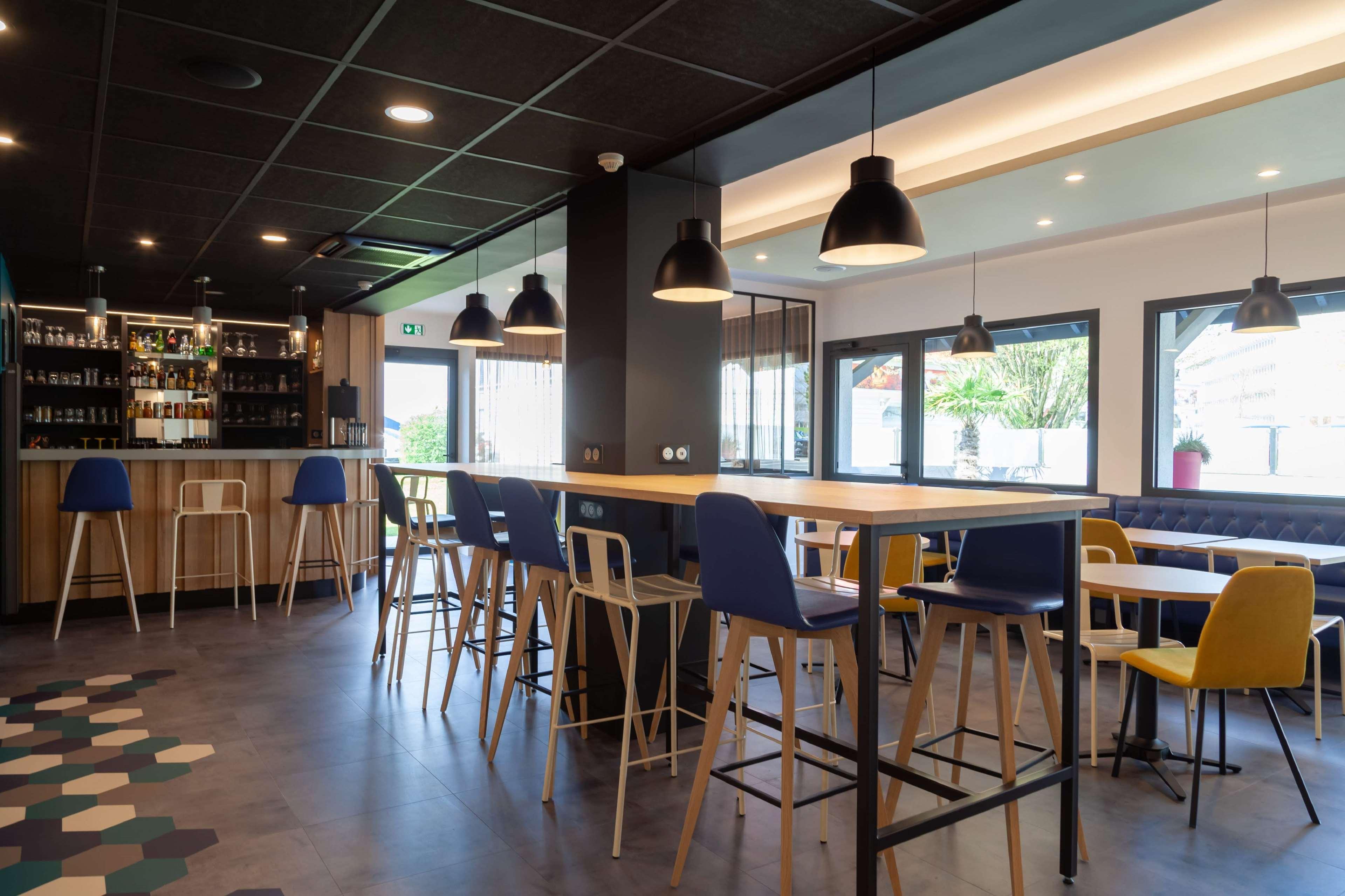 Kyriad Niort-Espace Mendesfrance Buitenkant foto