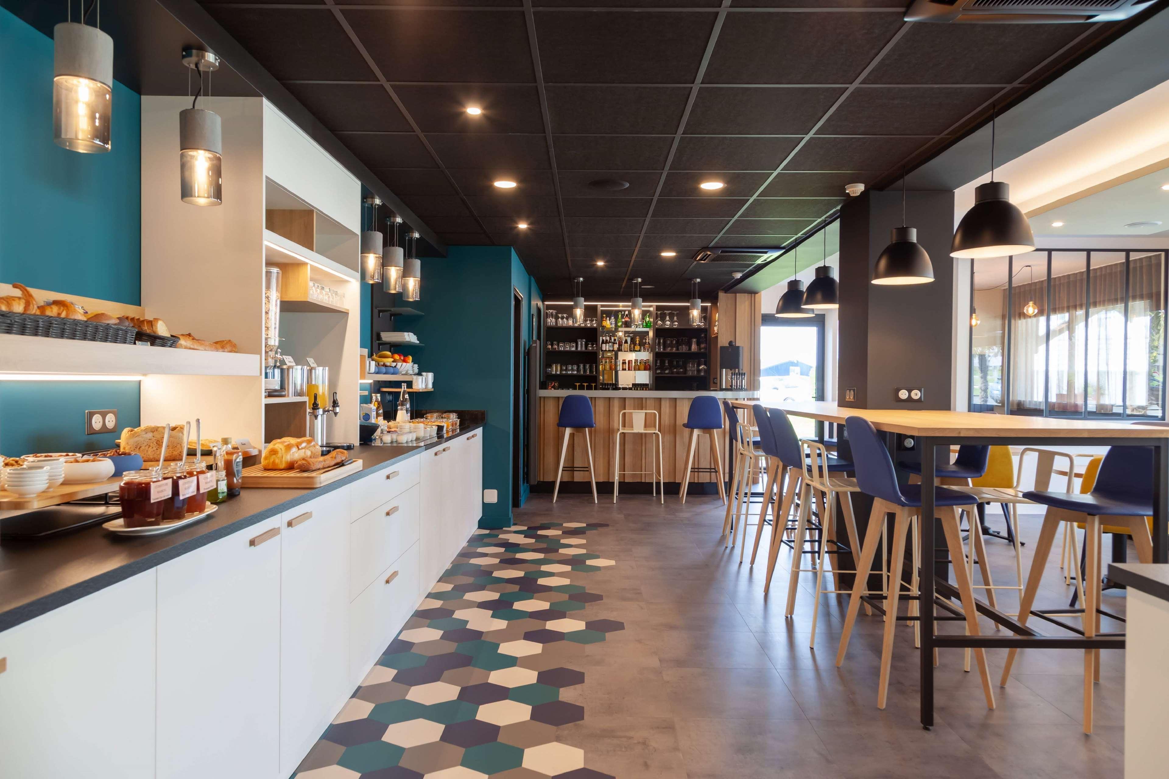 Kyriad Niort-Espace Mendesfrance Buitenkant foto