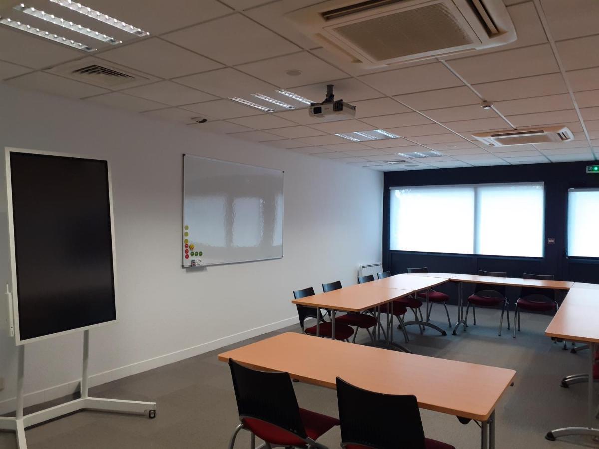 Kyriad Niort-Espace Mendesfrance Buitenkant foto